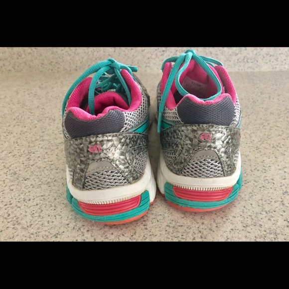 Great ASICS Athletic Shoes, size 8 - Picture 3 of 6